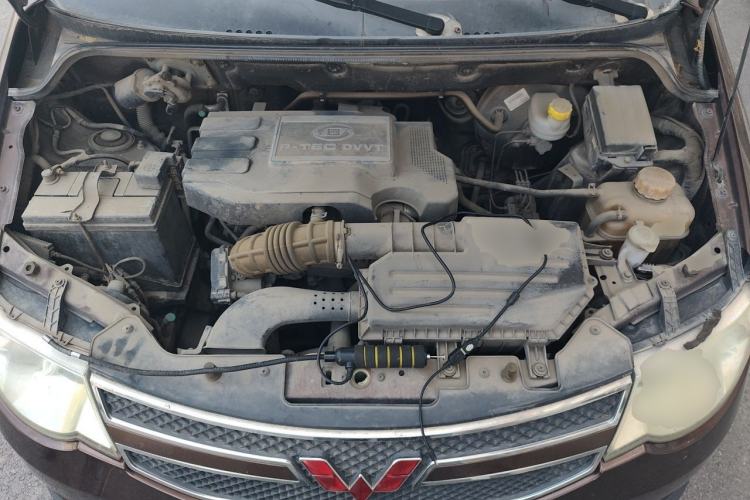 Used Wuling Hongguang 2014 1.5L S Luxury Model Engine Bay