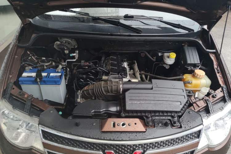 Used Wuling Hongguang 2014 1.5L S Standard Version Engine Bay
