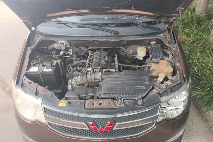 Used Wuling Hongguang 2014 1.5L S Comfort Model Engine Bay