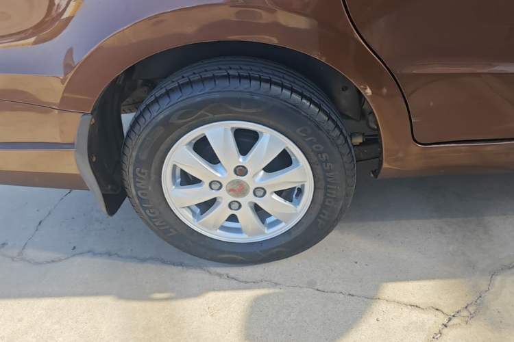 Used Wuling Hongguang 2014 1.5L S Standard Version Exterior 5