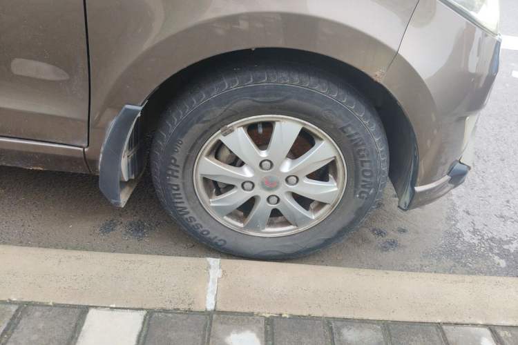 Used Wuling Hongguang 2014 1.5L S Standard Version Exterior 7