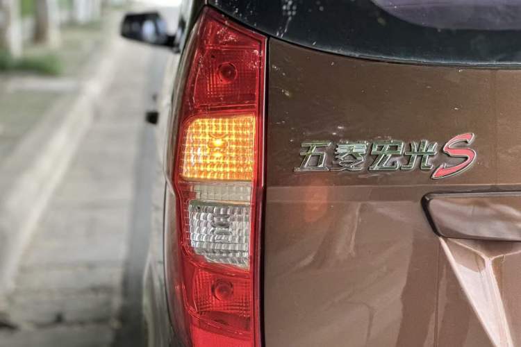 Used Wuling Hongguang 2014 1.5L S Standard Version Exterior 9