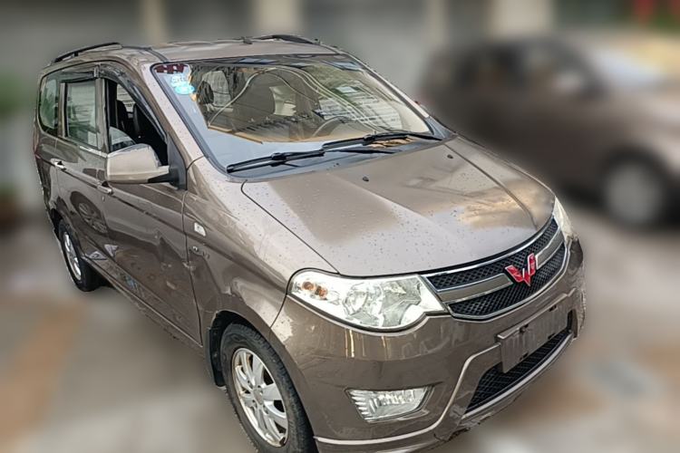 Used Wuling Hongguang 2014 1.5L S Standard Version Front Right 45 Deg