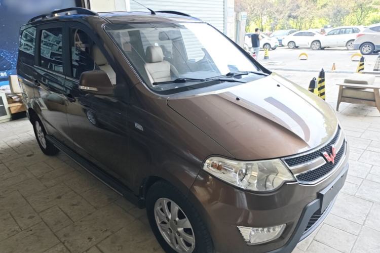 Used Wuling Hongguang 2014 1.5L S Comfort Model Front Right 45 Deg