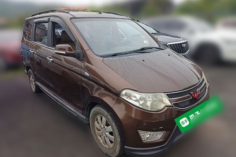 Used Wuling Hongguang 2014 1.5L S Comfort Model Front Right 45 Deg