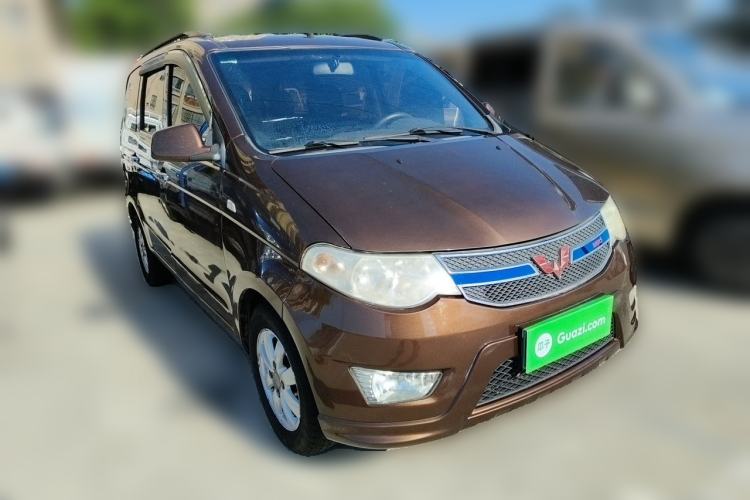 Used Wuling Hongguang 2014 1.5L S Standard Version Front Right 45 Deg