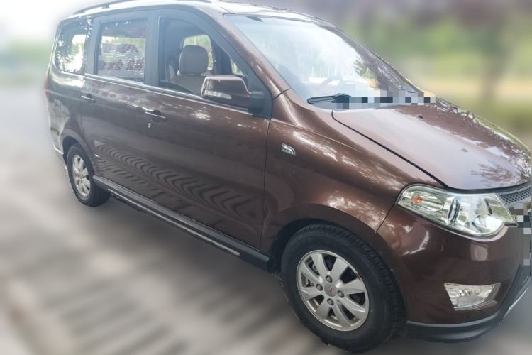 Used Wuling Hongguang 2014 1.5L S Comfort Model Front Right 45 Deg