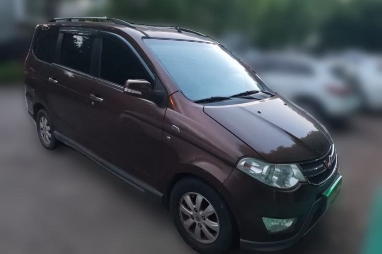 Used Wuling Hongguang 2014 1.5L S Automatic Luxury Model Front Right 45 Deg