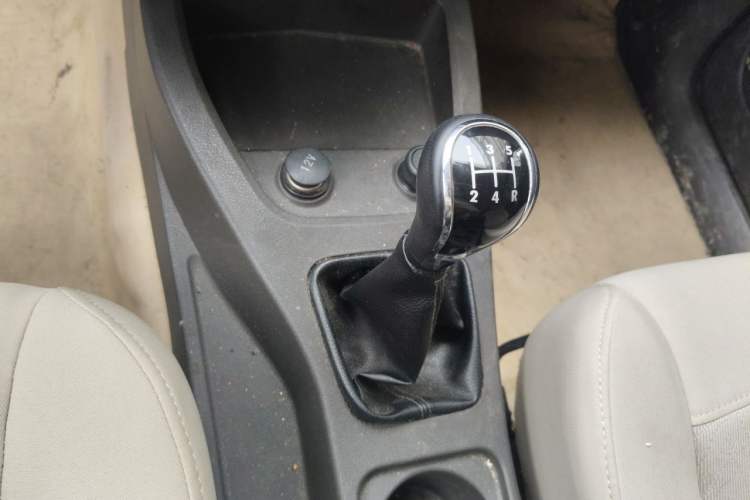 Used Wuling Hongguang 2014 1.5L S Standard Version Gear Lever