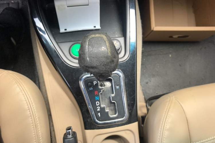 Used Wuling Hongguang 2014 1.5L S Automatic Comfort Edition Gear Lever
