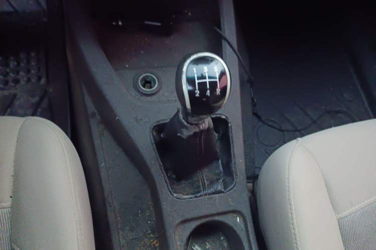 Used Wuling Hongguang 2014 1.5L S Automatic Comfort Edition Gear Lever