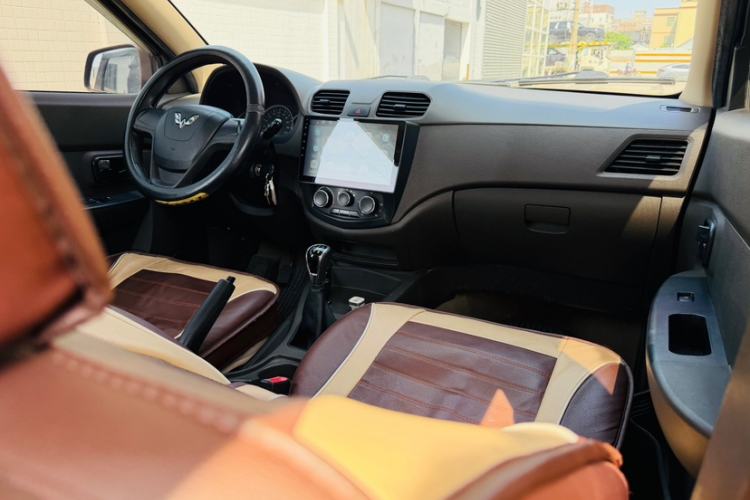 Used Wuling Hongguang 2014 1.5L S Standard Version Interior 1