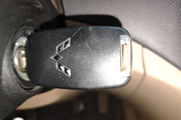 Used Wuling Hongguang 2014 1.5L S Luxury Model Interior 1