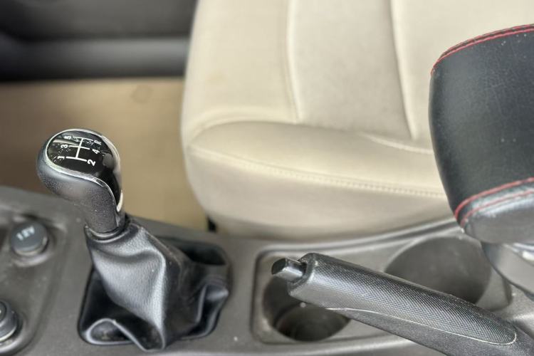 Used Wuling Hongguang 2014 1.5L S Standard Version Interior 2
