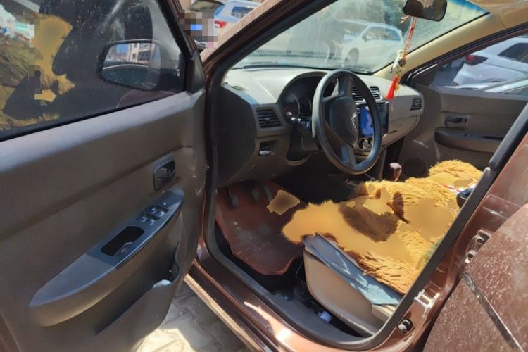 Used Wuling Hongguang 2014 1.5L S Standard Version Interior 3