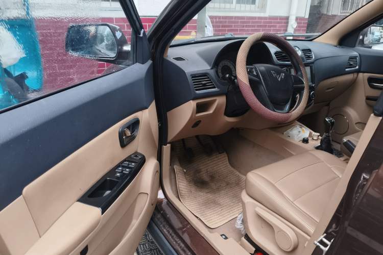 Used Wuling Hongguang 2014 1.5L S Comfort Model Interior 3