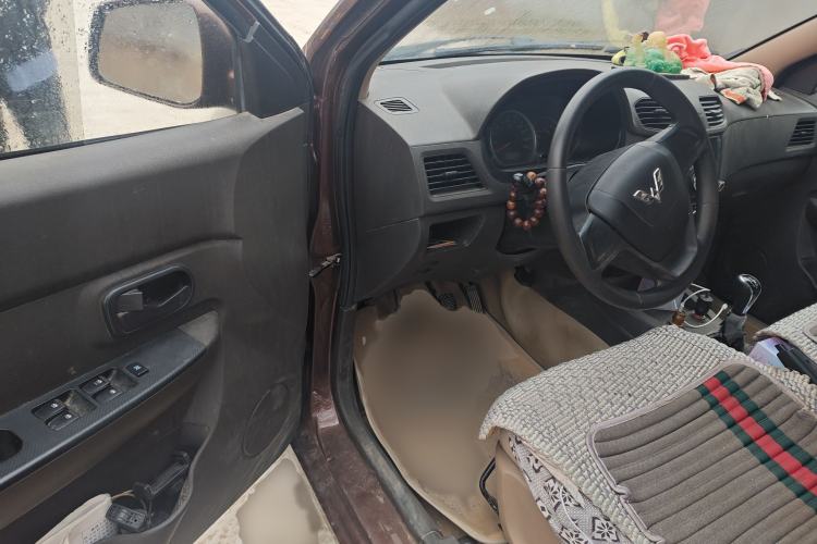 Used Wuling Hongguang 2014 1.5L S Standard Version Interior 3