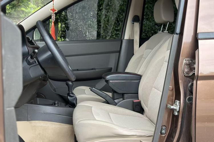 Used Wuling Hongguang 2014 1.5L S Standard Version Interior 3