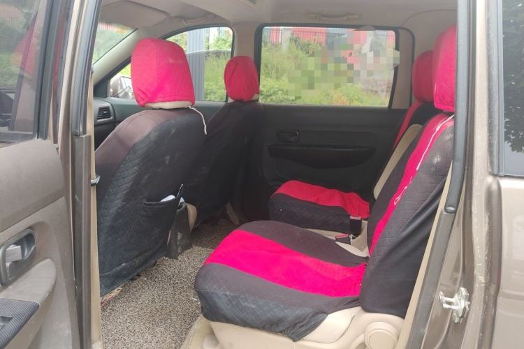 Used Wuling Hongguang 2014 1.5L S Standard Version Interior 4