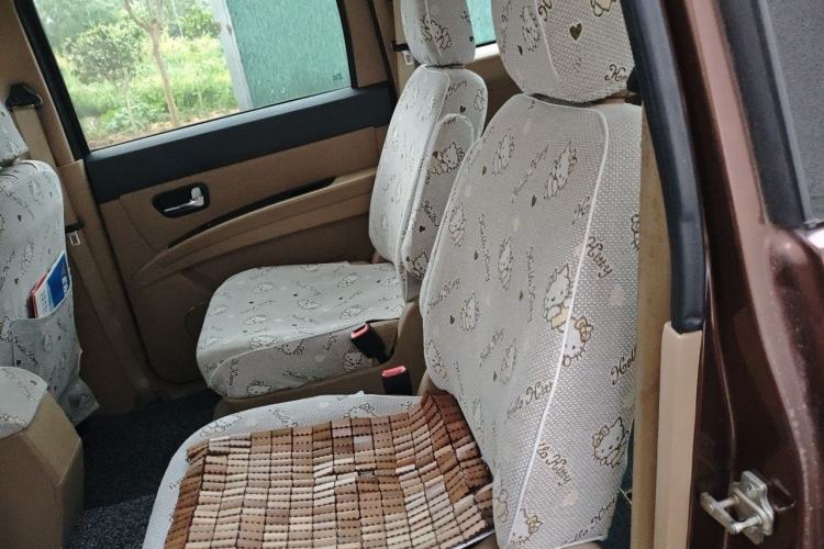 Used Wuling Hongguang 2014 1.5L S Luxury Model Interior 4