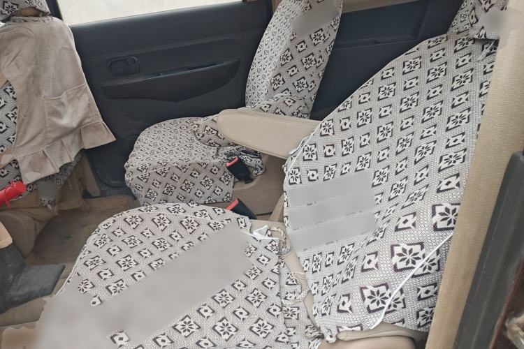 Used Wuling Hongguang 2014 1.5L S Standard Version Interior 4