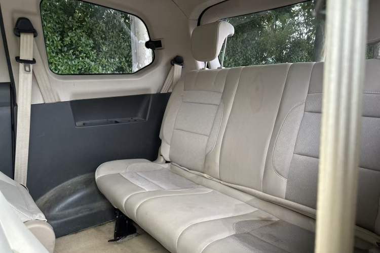 Used Wuling Hongguang 2014 1.5L S Standard Version Interior 4