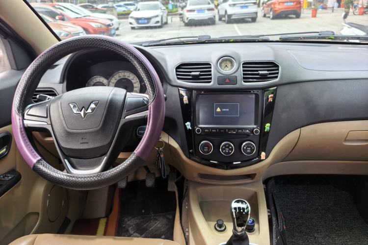 Used Wuling Hongguang 2014 1.5L S Comfort Model Interior 4