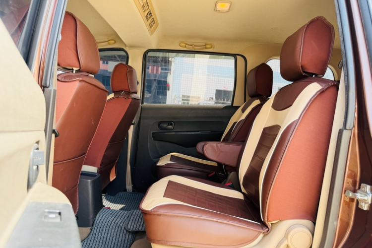 Used Wuling Hongguang 2014 1.5L S Standard Version Interior 5