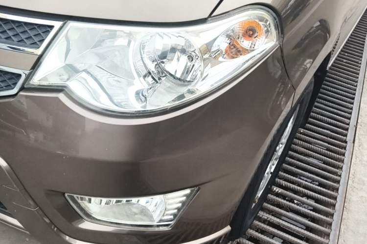 Used Wuling Hongguang 2014 1.5L S Standard Version Left Front Headlight