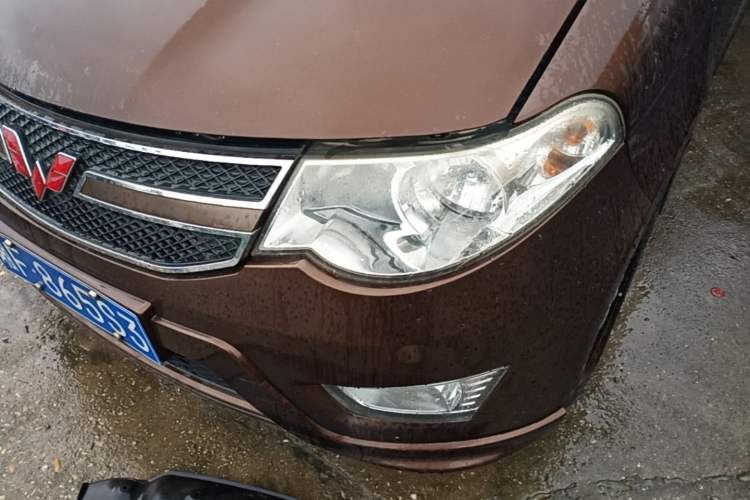 Used Wuling Hongguang 2014 1.5L S Standard Version Left Front Headlight