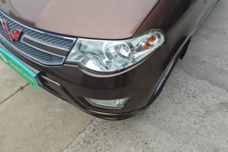 Used Wuling Hongguang 2014 1.5L S Standard Version Left Front Headlight
