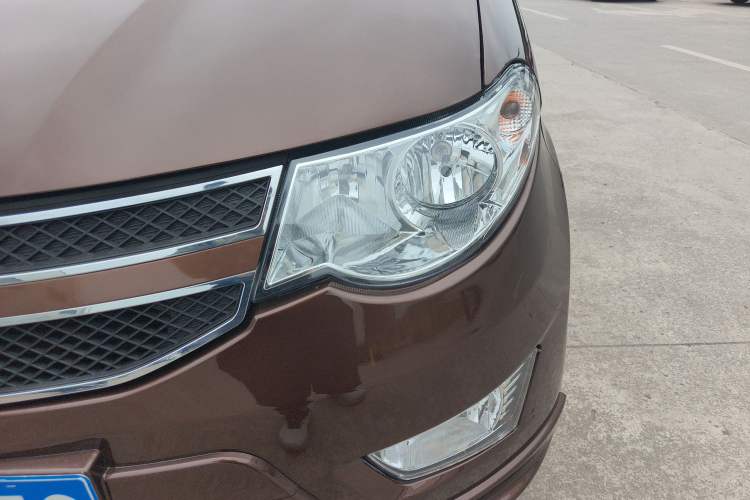 Used Wuling Hongguang 2014 1.5L S Standard Version Left Front Headlight