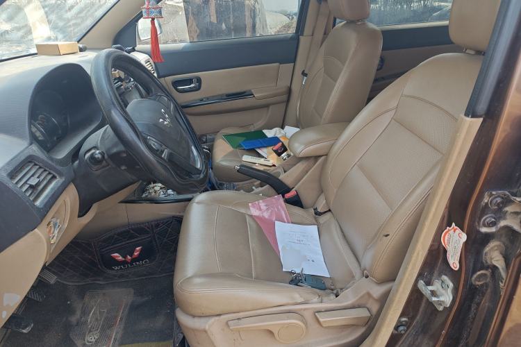 Used Wuling Hongguang 2014 1.5L S Luxury Model Left Front Seat