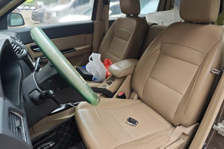 Used Wuling Hongguang 2014 1.5L S Luxury Model Left Front Seat
