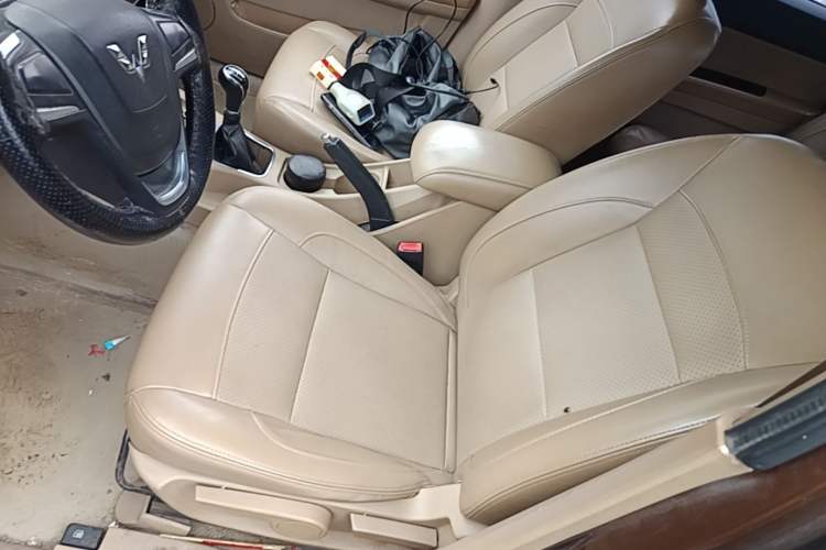 Used Wuling Hongguang 2014 1.5L S Comfort Model Left Front Seat