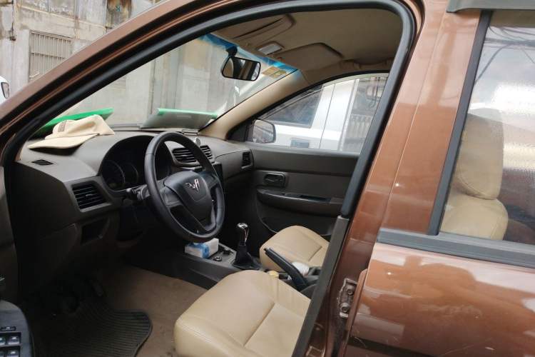 Used Wuling Hongguang 2014 1.5L S Standard Version Left Front Seat