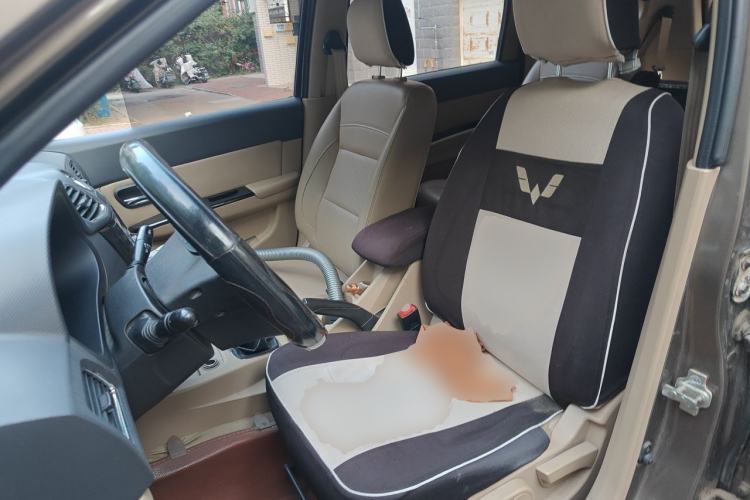 Used Wuling Hongguang 2014 1.2L S Comfort Model China IV Left Front Seat