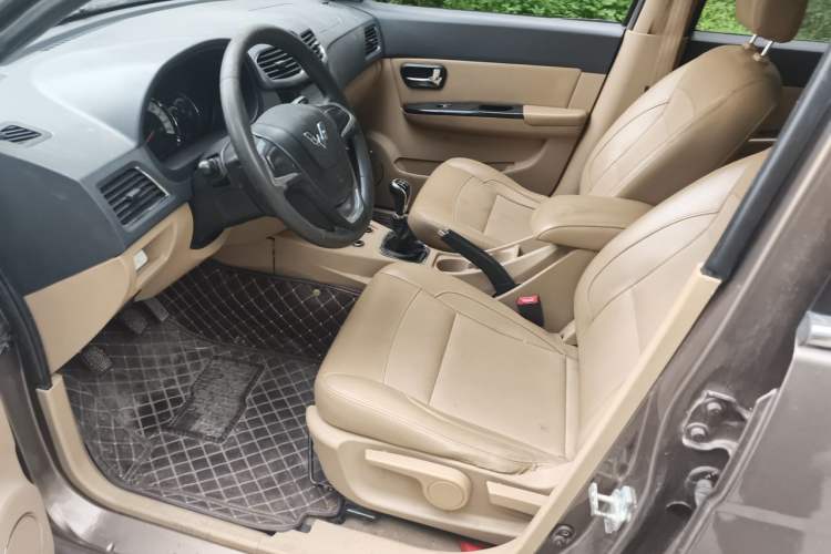 Used Wuling Hongguang 2014 1.5L S Comfort Model Left Front Seat