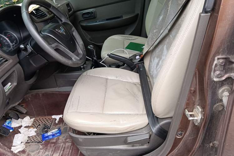 Used Wuling Hongguang 2014 1.2L Base Model China IV Left Front Seat
