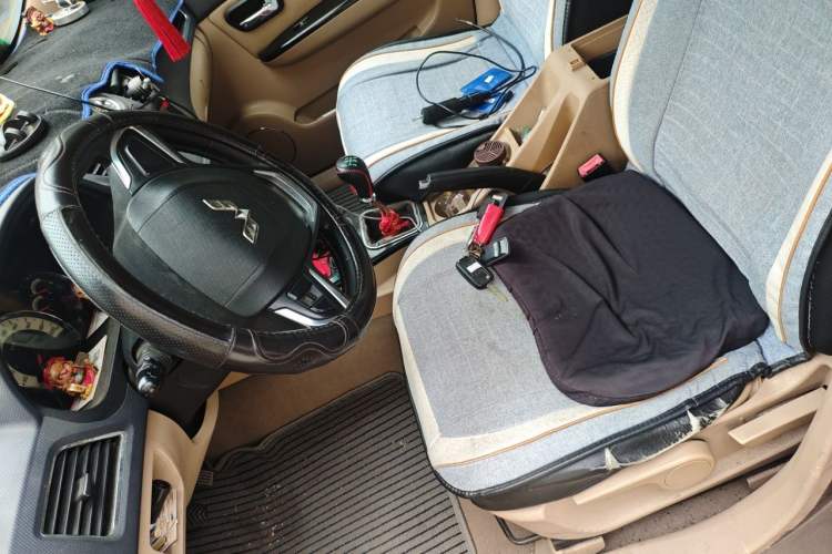 Used Wuling Hongguang 2014 1.5L S Luxury Model Left Front Seat