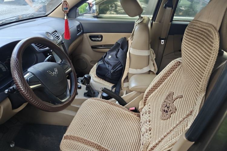 Used Wuling Hongguang 2014 1.5L S Comfort Model Left Front Seat