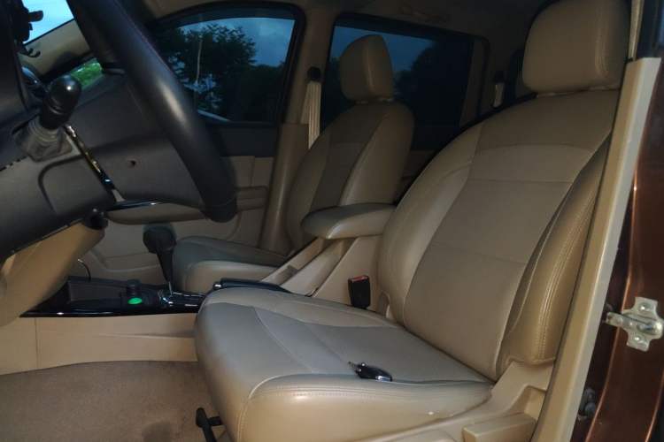 Used Wuling Hongguang 2014 1.5L S Automatic Luxury Model Left Front Seat