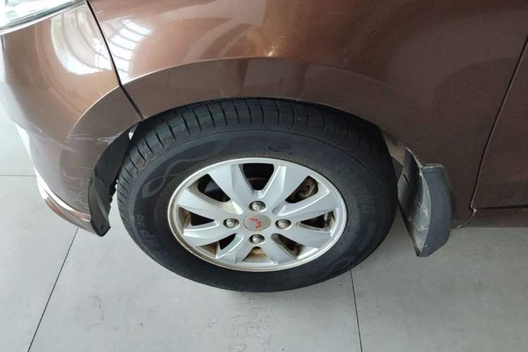 Used Wuling Hongguang 2014 1.5L S Standard Version Left Front Wheel Hub