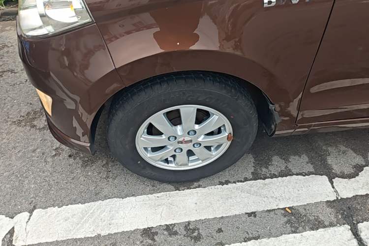 Used Wuling Hongguang 2014 1.5L S Standard Version Left Front Wheel Hub