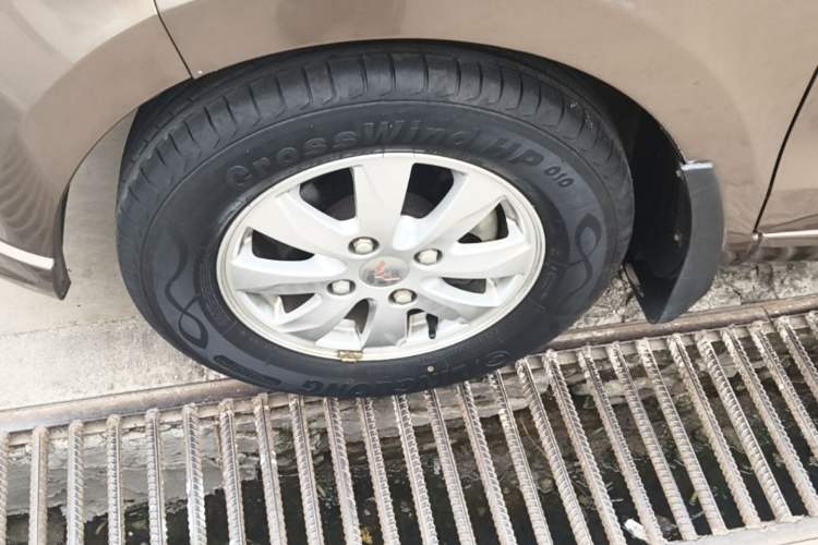 Used Wuling Hongguang 2014 1.5L S Standard Version Left Front Wheel Hub