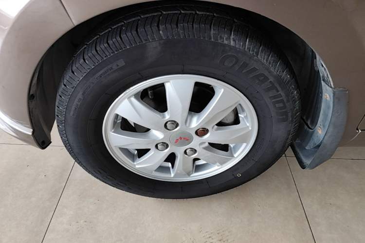 Used Wuling Hongguang 2014 1.5L S Standard Version Left Front Wheel Hub