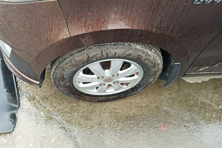 Used Wuling Hongguang 2014 1.5L S Standard Version Left Front Wheel Hub