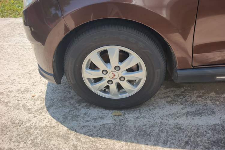Used Wuling Hongguang 2014 1.5L S Comfort Model Left Front Wheel Hub