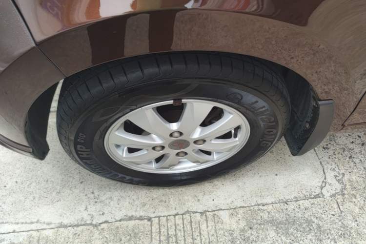 Used Wuling Hongguang 2014 1.5L S Standard Version Left Front Wheel Hub