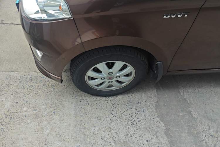 Used Wuling Hongguang 2014 1.5L S Standard Version Left Front Wheel Hub